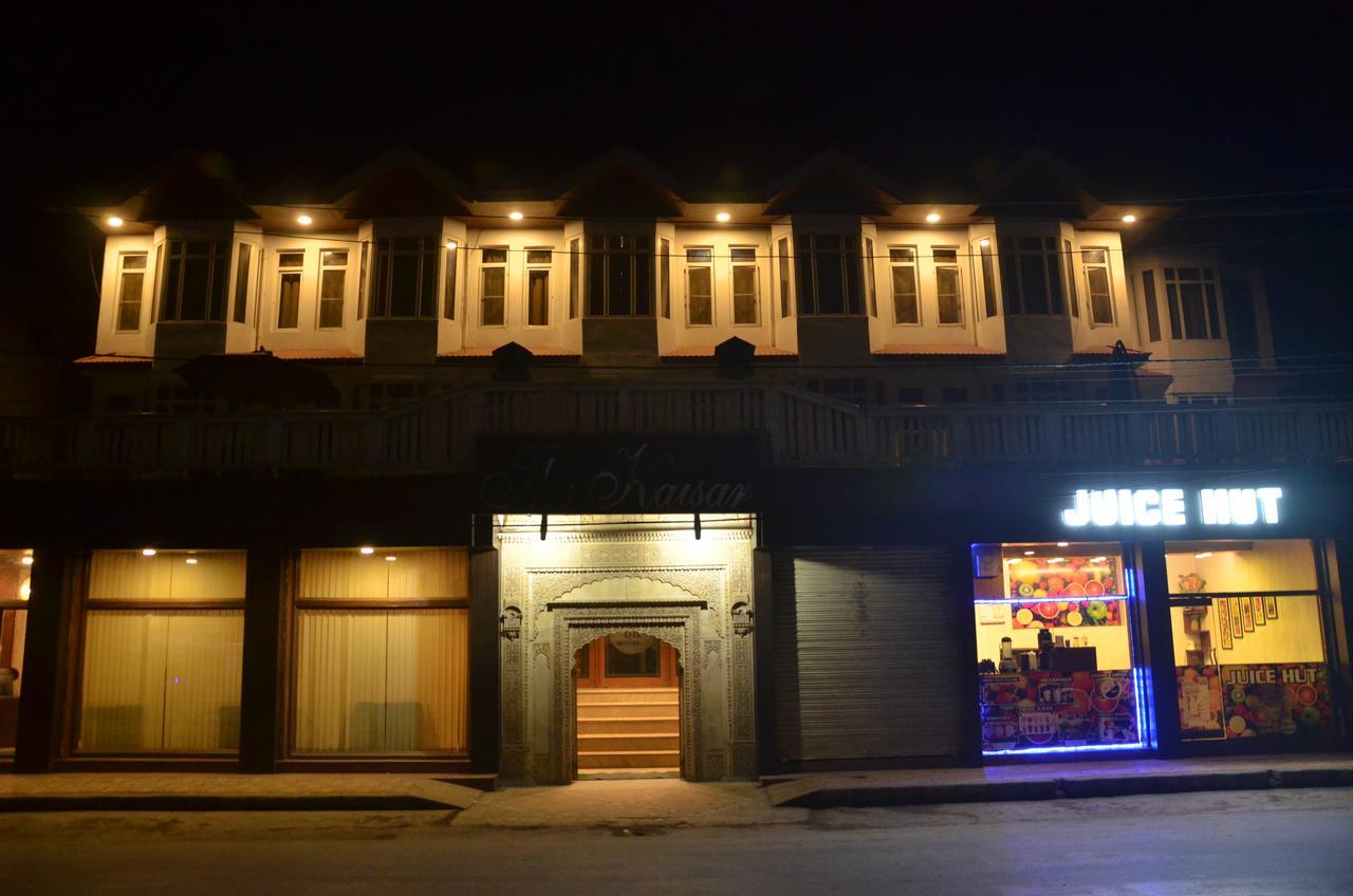 Kaisar Hotel Srīnagar Buitenkant foto