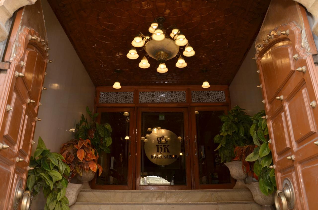 Kaisar Hotel Srīnagar Buitenkant foto